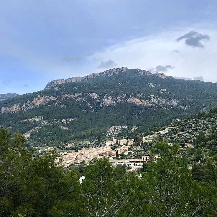 Estellencs liegt traumhaft im Hang