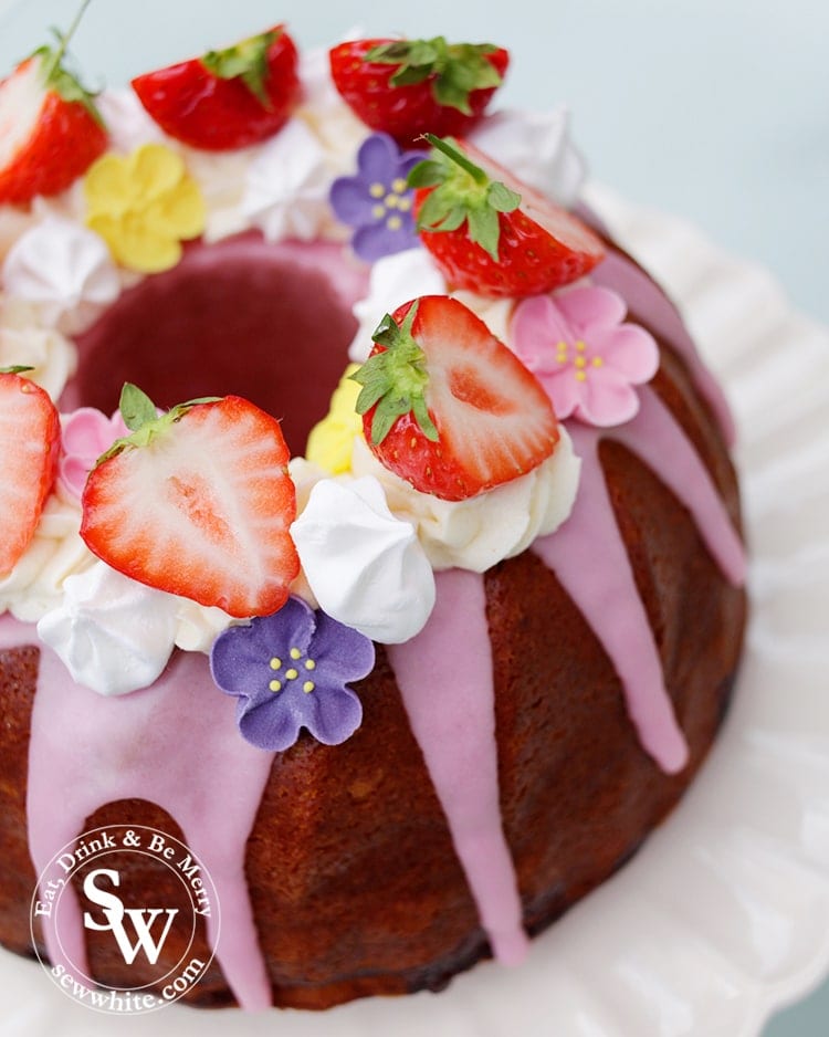 Strawberry Prosecco Cake perfect for Wimbledon.
