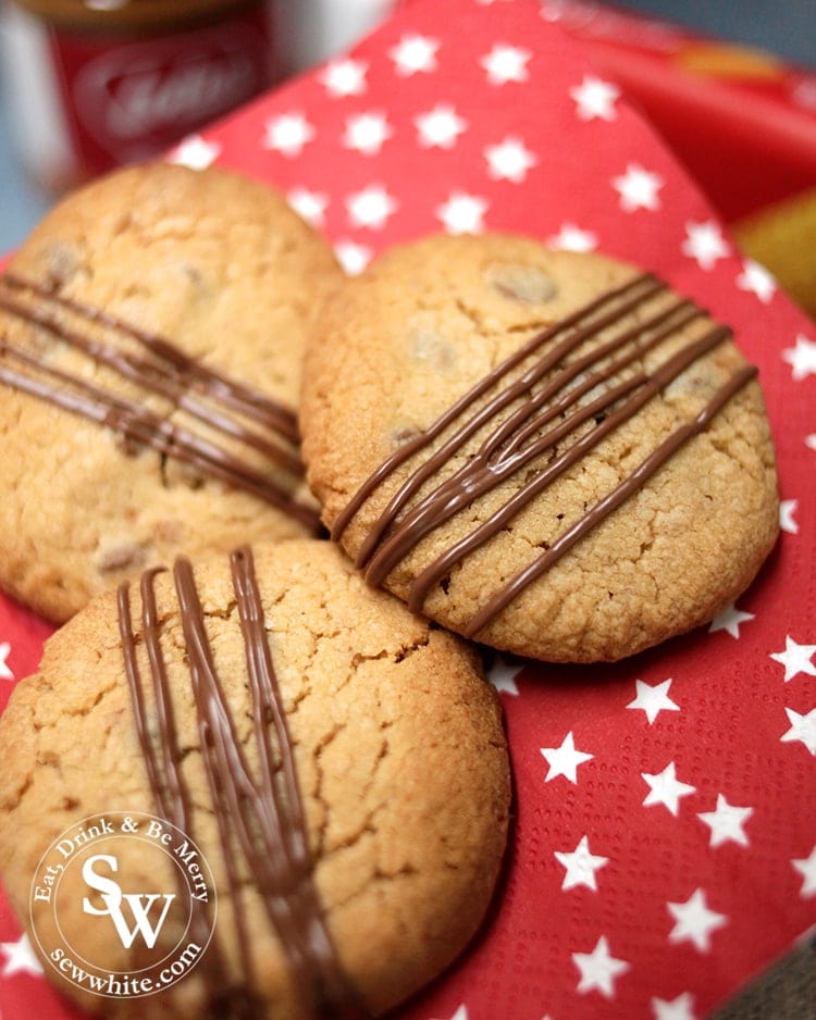 Drizzled thick lines of molten chocolate on the Biscoff Cookies