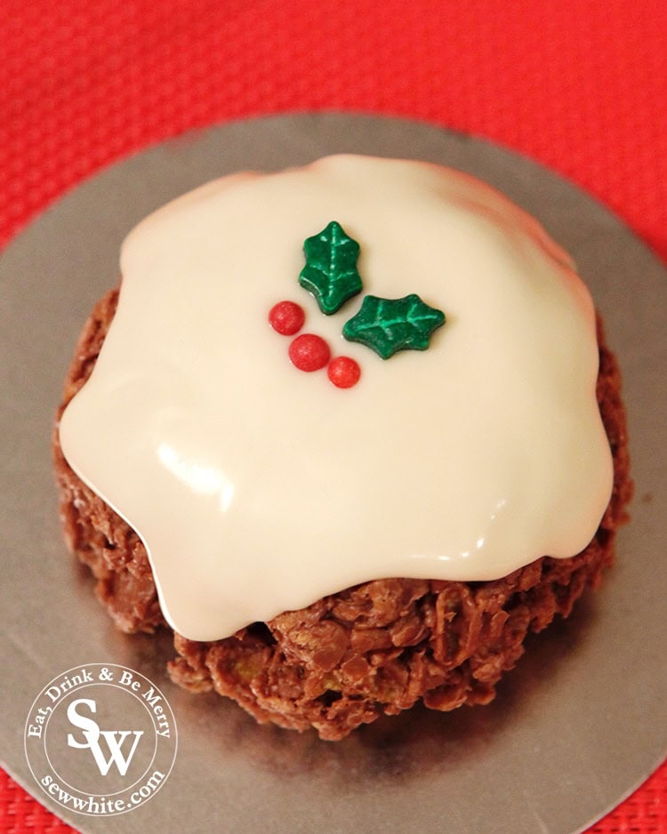 Christmas Pudding Corn Flake Cakes ready to eat and perfect to make at Christmas with children.