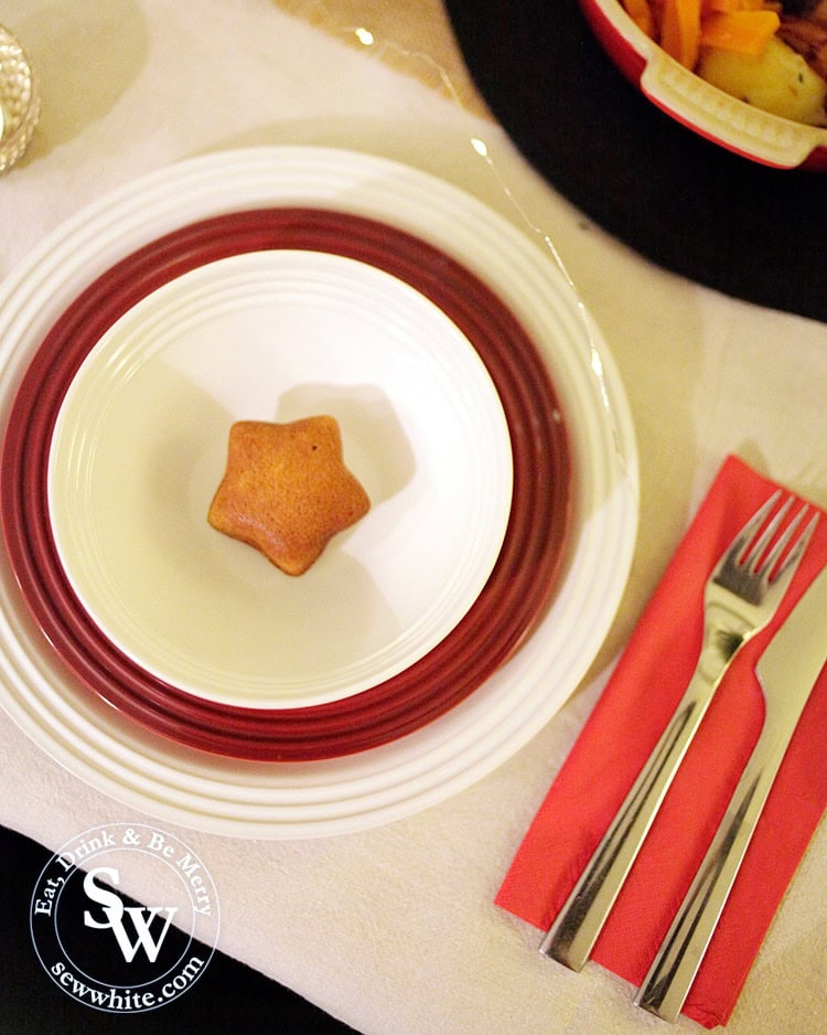 Lemon Spice Cakes as a place setting for Christmas table with red and white plates from Le Creuset.