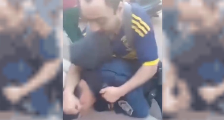 En este momento estás viendo Tremendo enfrentamiento entre policías y vecinos en Avellaneda