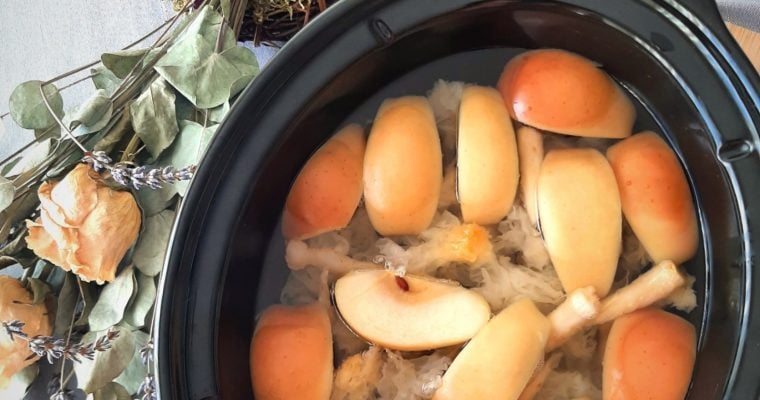 Apple and snow fungus sweet soup