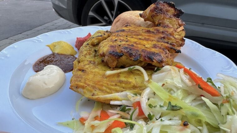 Grillgut am Samstagabend: Pute und Salat