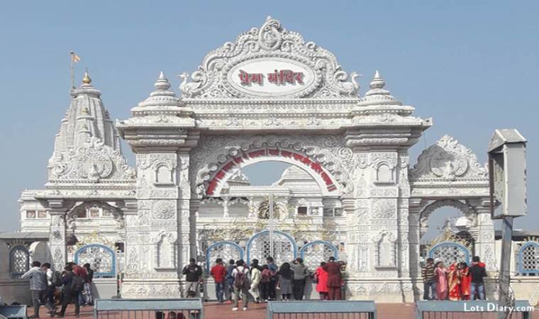 Mathura Vrindavan: जानिए यहाँ के मंदिर, घाट और कृष्ण जन्म भूमि का संपूर्ण इतिहास 