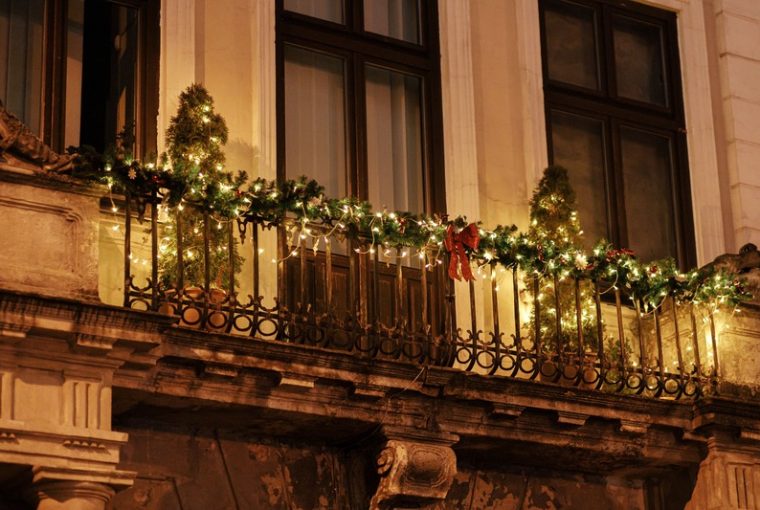 decorare il balcone a Natale