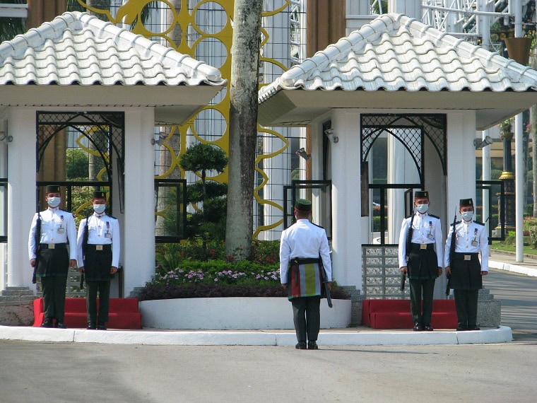 brunei-guards