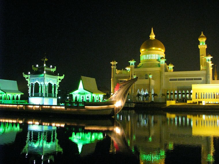 The stunning Omar Ali Saifuddien Mosque