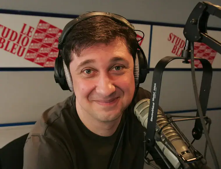 Yann Fernandez animateur journaliste au micro radio
