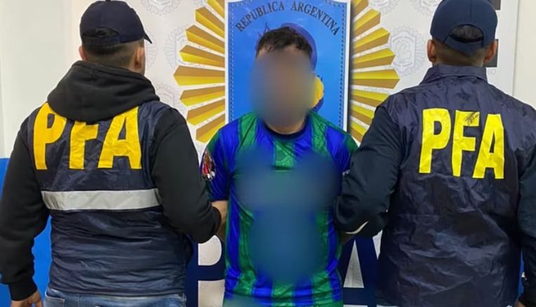 En este momento estás viendo Lo detuvieron cuando jugaba futsal: estaba prófugo por encargar un crimen
