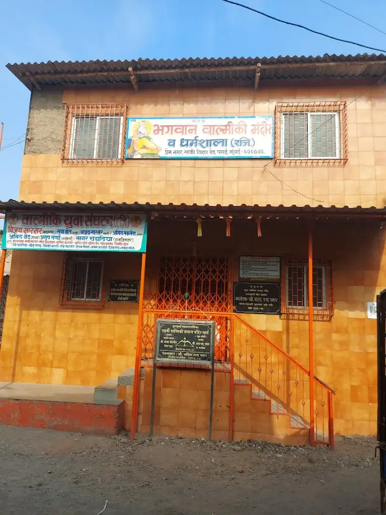 alt="Group yoga class at Ayurbharat Yogshala in Tunga Village promoting holistic health and inner balance"
