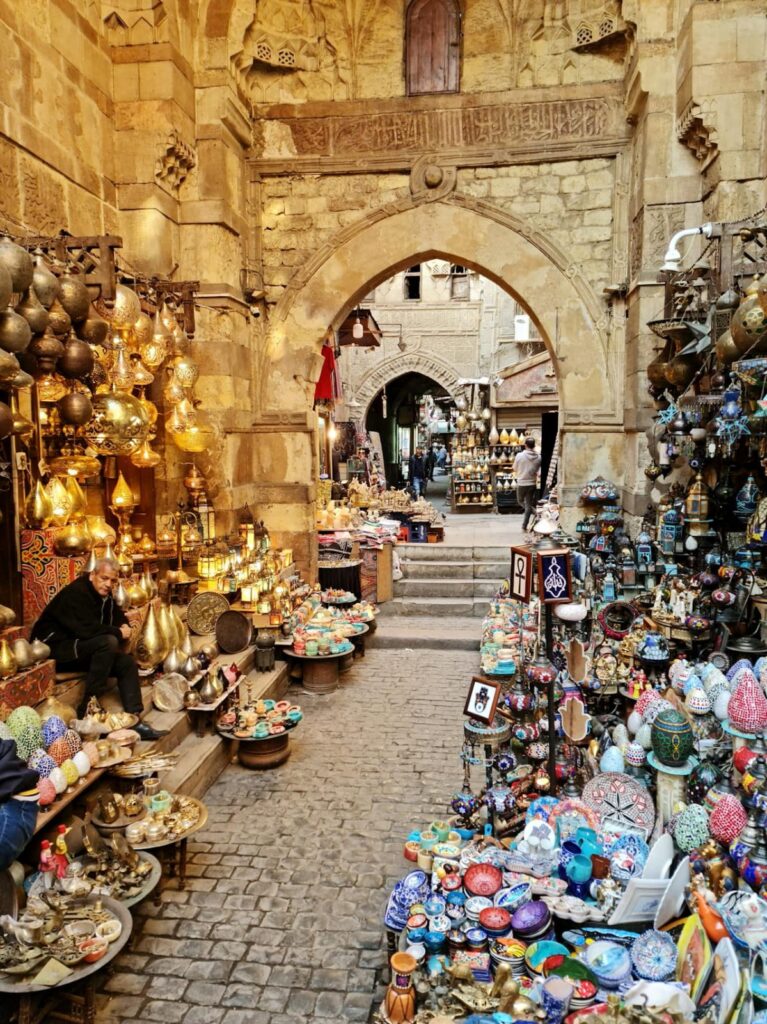 Marsa Alam Ausflug Pyramiden von Gizeh mit Übernachtung – Basar im Khan El Khalili in Kairo
