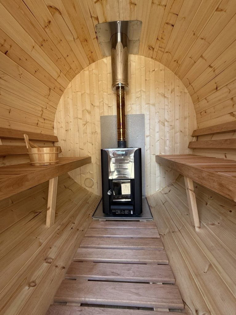Mobile Sauna Düren - Innenansicht mit Holzofen, Wellness Für Zuhause