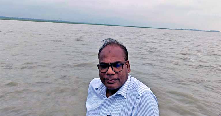 নদীপথে জীবনঝুঁকির সফর, উন্নয়ন প্রকল্প পরিদর্শনে রৌমারী-রাজিবপুরে এলজিইডির নির্বাহী প্রকৌশলী
