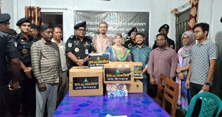 টাঙ্গাইলের মধুপুরে গরীবের হাসপাতালে র‍্যাবের চিকিৎসা সামগ্রী বিতরণ