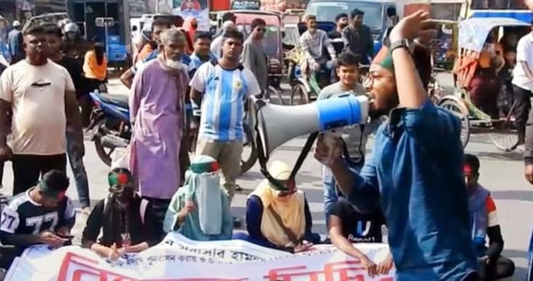 মাগুরায় ইউএনও অপসারণের দাবীতে বৈষম্যবিরোধী শিক্ষার্থীদের অস্হান কর্মসূচীতে হামলা