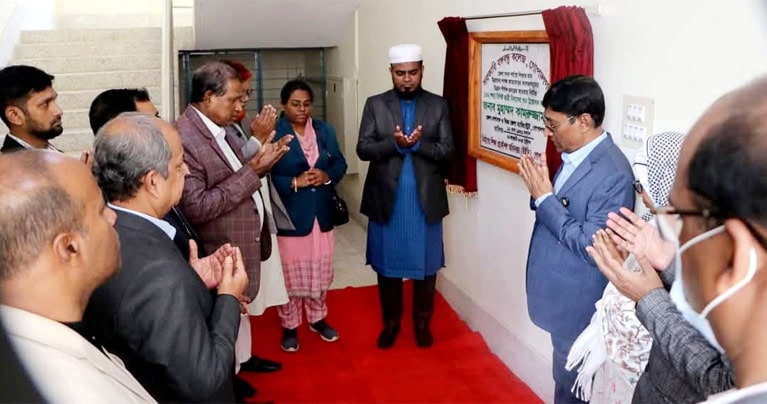 গোপালগঞ্জে সদ্য নির্মিত ছাত্রী নিবাসের শুভ উদ্বোধন করলেন জেলা প্রশাসক মুহম্মদ কামরুজ্জামান