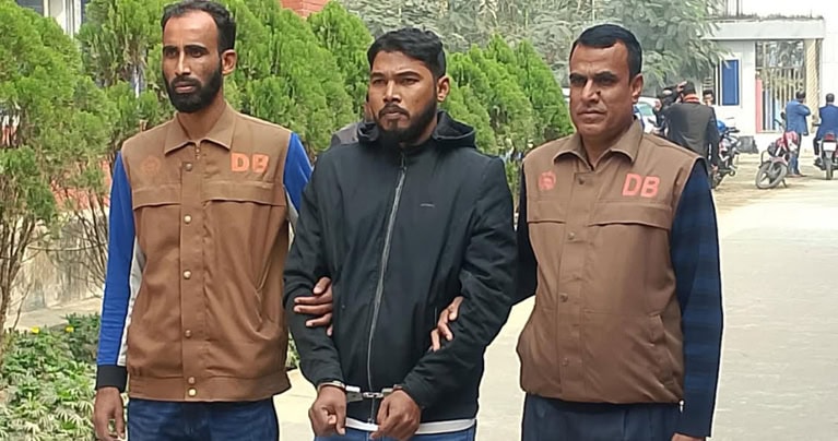ময়মনসিংহে ছাত্রদল নেতাকে অস্ত্রসহ গ্রেপ্তারকালে ছিনিয়ে নিতে সমর্থকরা পুলিশের গাড়ির উপর হামলায় পুলিশ আহত গাড়ি ভাঙচুর