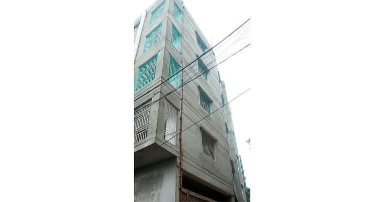 রাজধানীর কুড়িল স্কুল রোডে রাজউকের উচ্ছেদ অভিযান