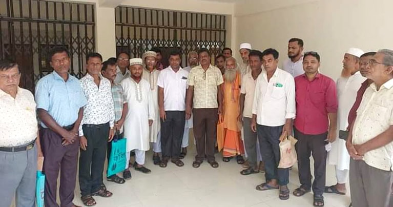 ফেনীর সোনাগাজীতে হিন্দু ধর্মালম্বীদের মাঝে জামায়াতের অর্থ ও খাদ্য সহায়তা প্রদান