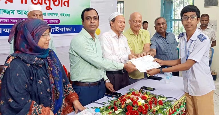 গাইবান্ধায় জাতীয় শিক্ষা সপ্তাহ ও সৃজনশীল মেধা অন্বেষণ প্রতিযোগিতা উপলক্ষে পুরস্কার বিতরণ