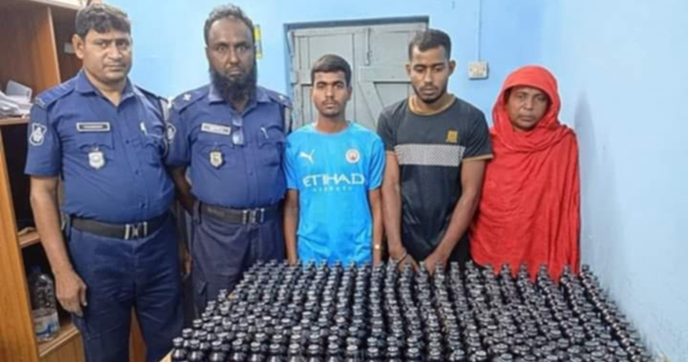 কুষ্টিয়ার মিরপুরে ফেনসিডিলসহ ৩ জন আটক