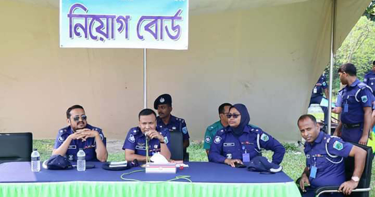 সেবার ব্রতে চাকরি” এই স্লোগানকে সামনে রেখে, নাটোর জেলা পুলিশের (টিআরসি) পদে নিয়োগ