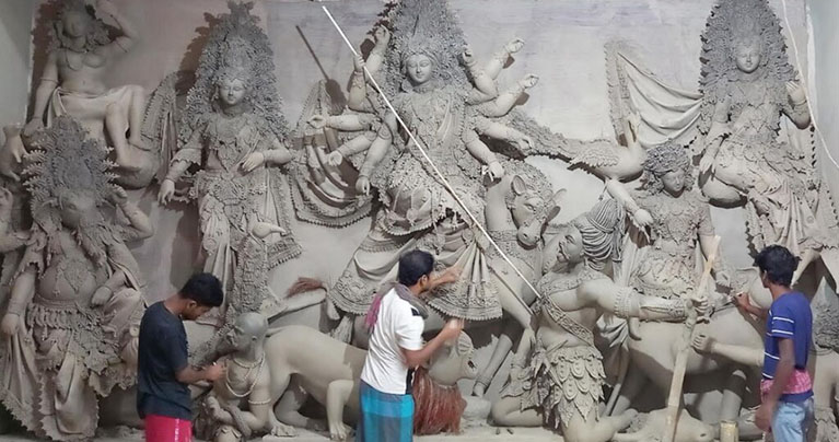 শ্যামনগরে শারদীয় দুর্গা পূজার প্রস্তুতি চলছে বেশ তোড়জোড়ে
