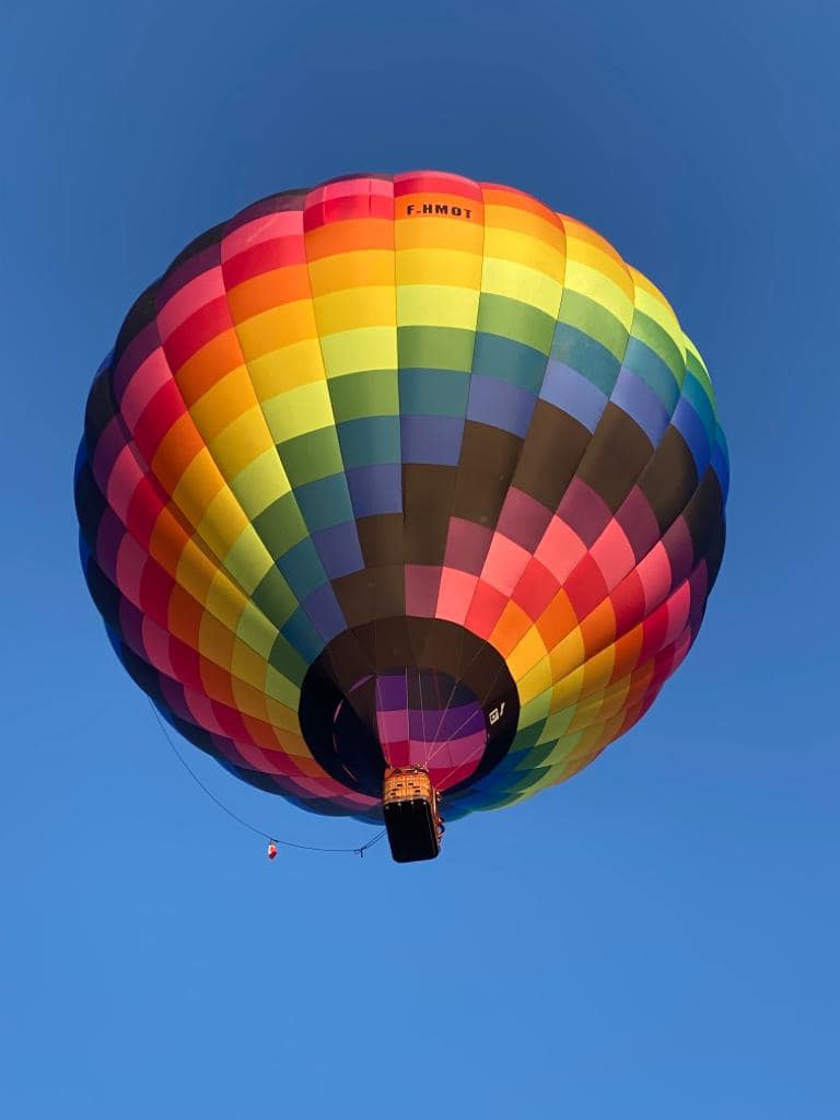 Envol du ballon B2o Gap-Tallard dans le ciel Gapençais