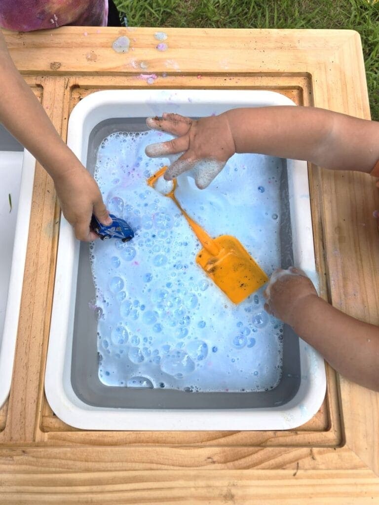 baking soda and vinegar sensory bin full of bubbles