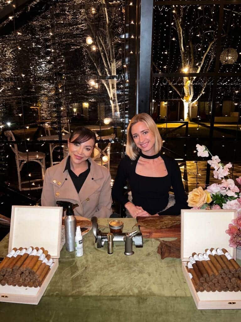 live cigar rolling entertainment at a Cigar Bella event