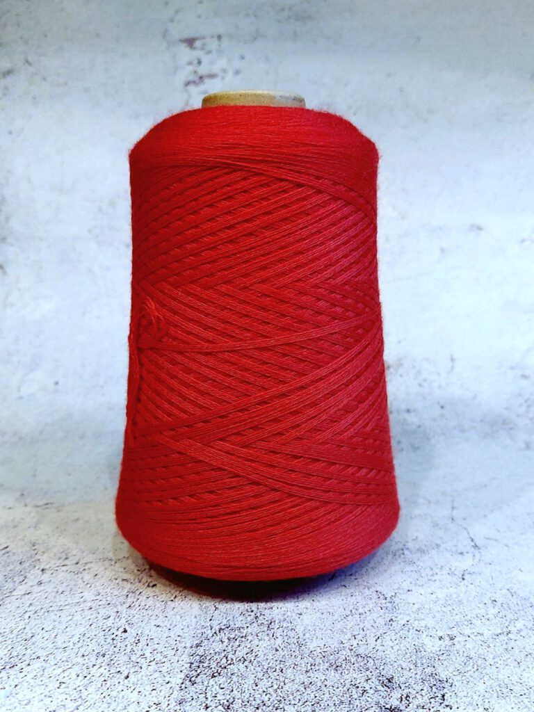 Pinkfarbenes Baumwollgarn von der Hamburger Wollfabrik - Auf den Nadeln im November