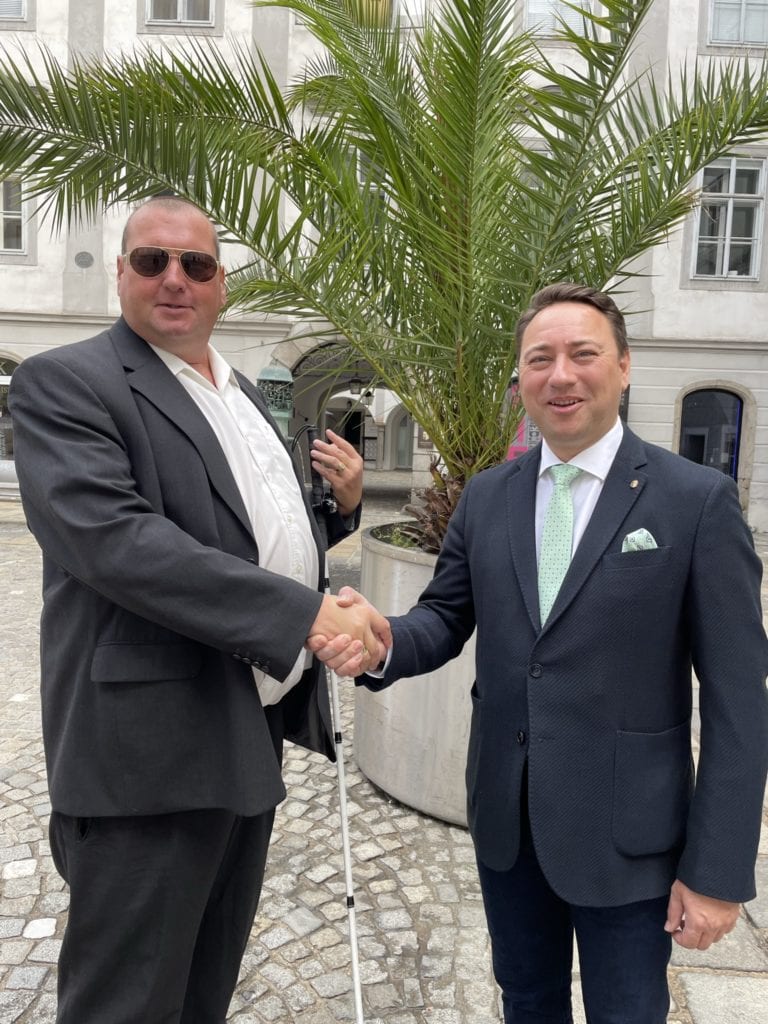 Landeshauptmann-Stellvertreter Dr. Manfred Haimbuchner mit Janoschek