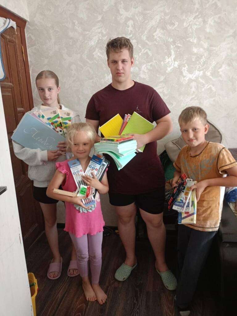 Помощь приходов многодетным семьям в подготовке к школе