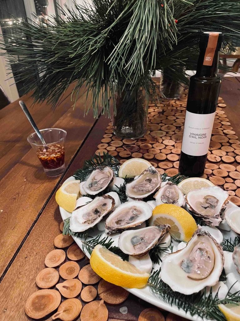 Mignonette pour huîtres au vinaigre d’ail noir