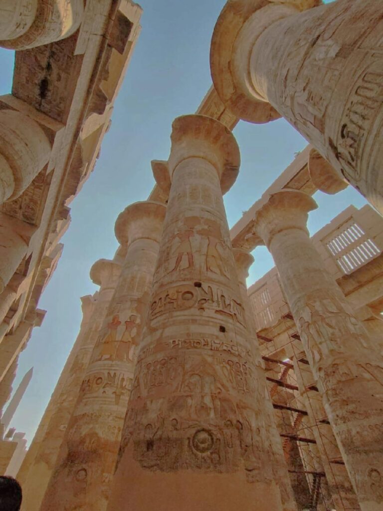 Die besten Safaga Ausflüge 2026 3 private Tour Sagaga Luxor für einen Tag – beeindruckende Säulenhalle im Tempel von Karnak