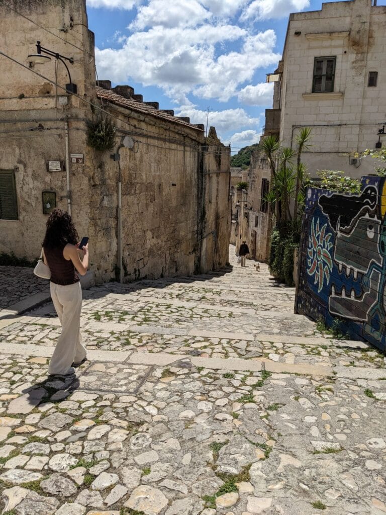 イタリア1人旅/女一人旅/南イタリア/ツアー参加/1人参加/アルベロベッロからマテーラへ/HISツアー