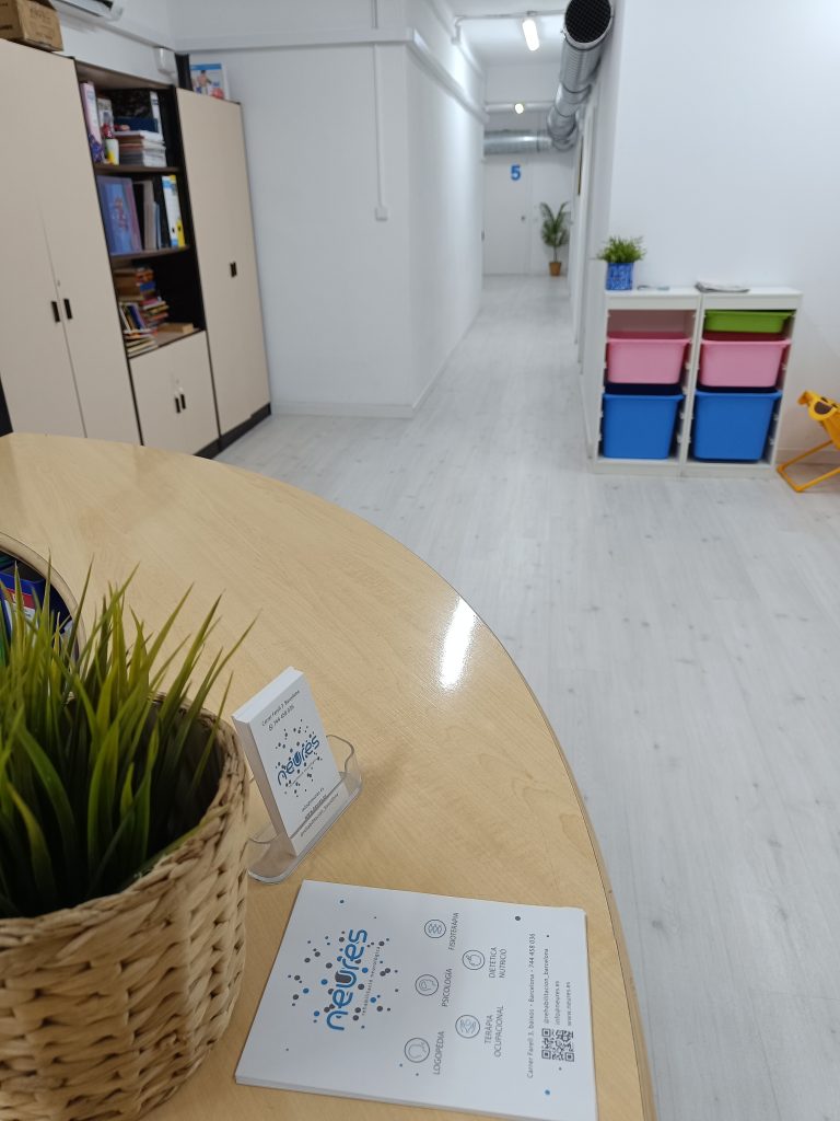 Sala_de_espera_centro_rehabilitacion_neures