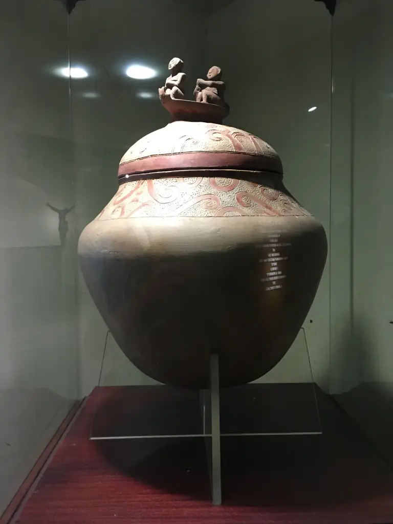 A photo of the Manunggul jar displayed at The Philippine National Museum of Anthropology. This jar dates from 890-710 B.C. and is widely acknowledged as one of the finest Philippine pre-colonial artworks ever produced.
