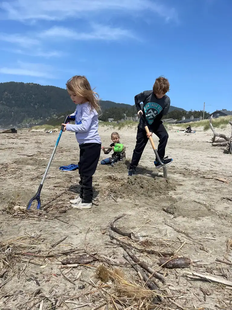 ocean-blue-manzanita-children-dig-cleanup-april-2022.jpg