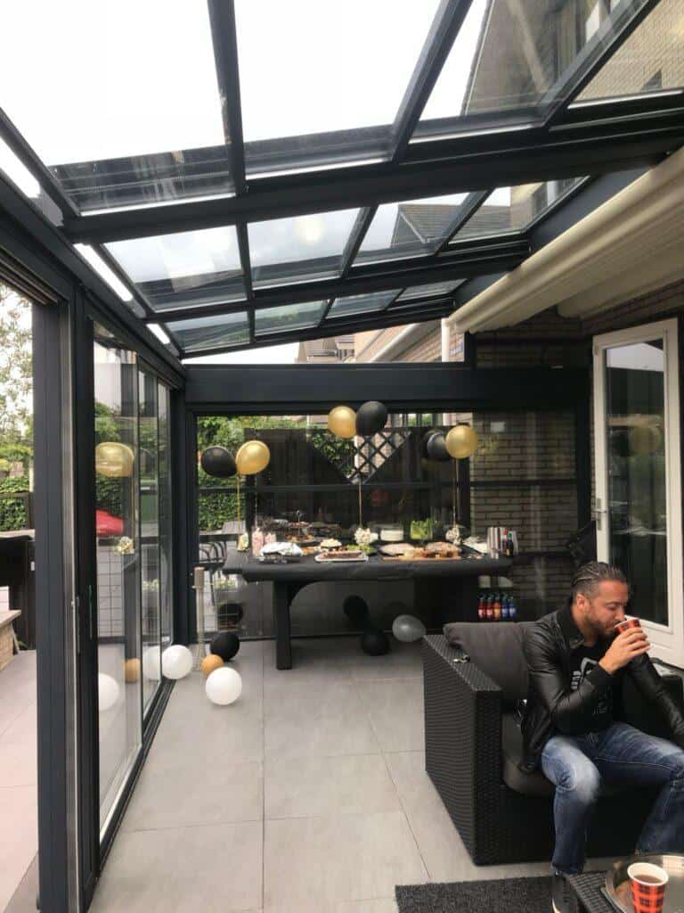 Kayar cam tavan iç mekan görünümü - motorlu kayar cam panel ve tavan restoran teras uygulaması