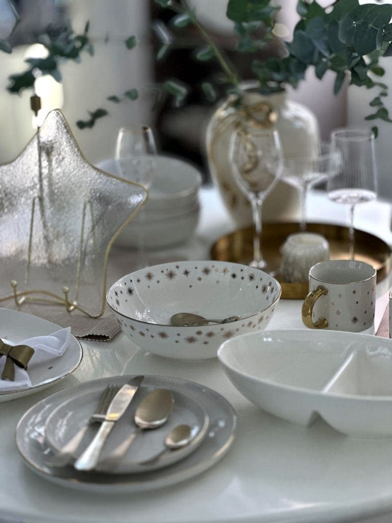 Christmas Lunch with Supermarket Christmas Food and Drink 1 Christmas table setting