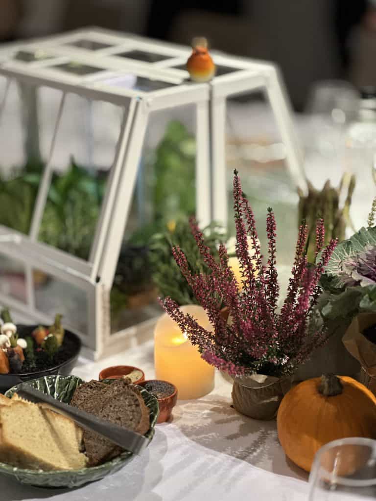 Sustainable dinner parties table decorations
