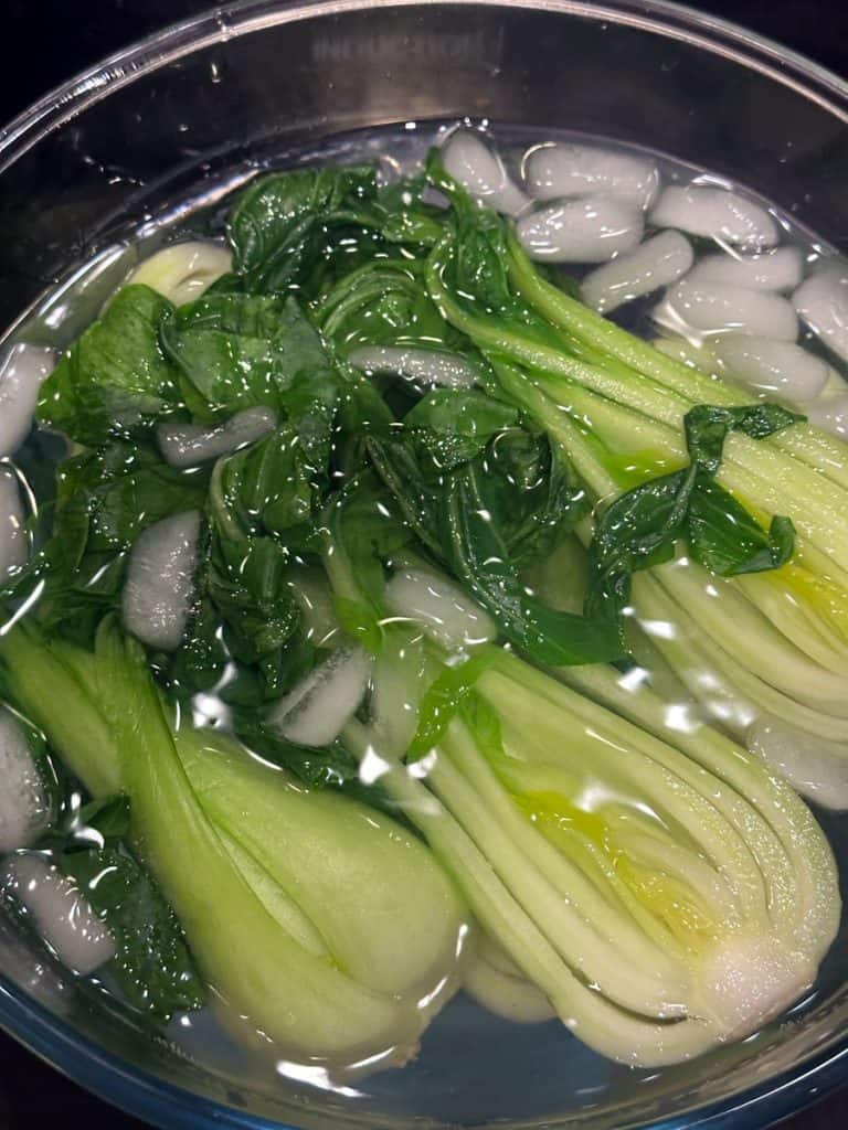 Braised shitake mushrooms with pak choy 香菇菜心 4 Braised mushrooms and pakchoy 2