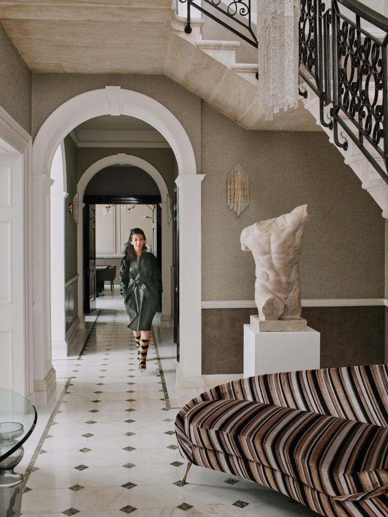 The-Mayfair-Mansion-By-Bergman-Interiors-Is-An-Example-Of-Pure-Contemporary-Luxury_5-768x1024 The-Mayfair-Mansion-By-Bergman-Interiors-Is-An-Example-Of-Pure-Contemporary-Luxury_5-768x1024 The Mayfair Mansion By Bergman Interiors Is An Example Of Pure Contemporary Luxury_5 bergman interiors The Mayfair Mansion By Bergman Interiors Is An Example Of Pure Contemporary Luxury The Mayfair Mansion By Bergman Interiors Is An Example Of Pure Contemporary Luxury 5 768x1024