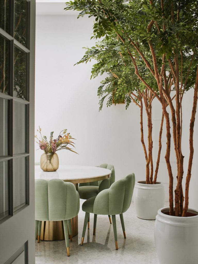 The-Mayfair-Mansion-By-Bergman-Interiors-Is-An-Example-Of-Pure-Contemporary-Luxury_8-768x1024 The-Mayfair-Mansion-By-Bergman-Interiors-Is-An-Example-Of-Pure-Contemporary-Luxury_8-768x1024 The Mayfair Mansion By Bergman Interiors Is An Example Of Pure Contemporary Luxury_8 bergman interiors The Mayfair Mansion By Bergman Interiors Is An Example Of Pure Contemporary Luxury The Mayfair Mansion By Bergman Interiors Is An Example Of Pure Contemporary Luxury 8 768x1024