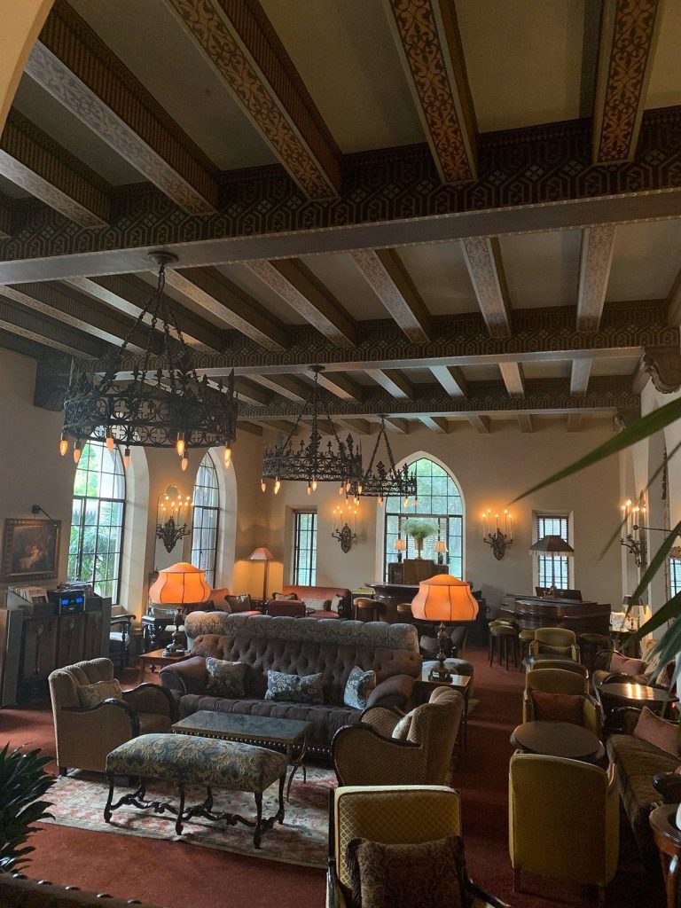 Craving-a-Dose-of-Hollywood-Glamour-These-L Craving-a-Dose-of-Hollywood-Glamour-These-L Craving a Dose of Hollywood Glamour These L.A. Hotels Are a Must-Visit_6 l.a. hotels Craving a Dose of Hollywood Glamour? These L.A. Hotels Are a Must-Visit Craving a Dose of Hollywood Glamour These L