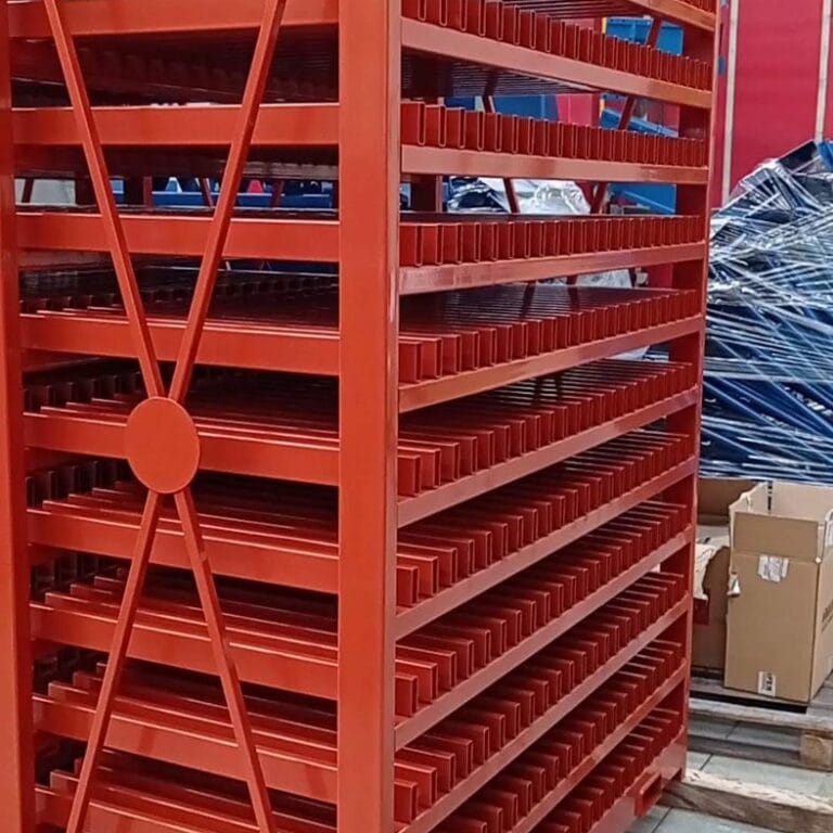 Estructuras metálicas pintadas en rojo