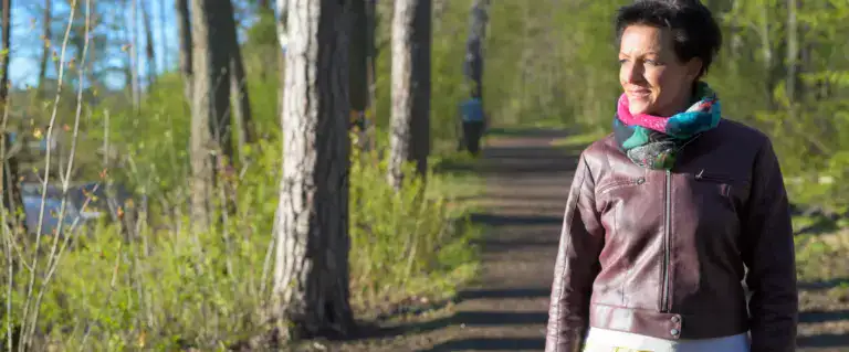 Cortisol und Abnehmen ab 40: Was das Stresshormon wirklich mit deinem Bauchfett zu tun hat