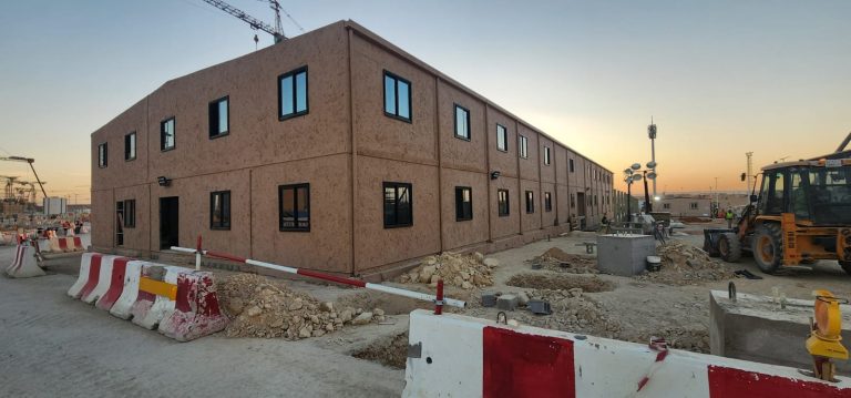 مكاتب ومجمعات سكنية جاهزة لفرق التنفيذ والإشراف بمشروع وطني كبير
